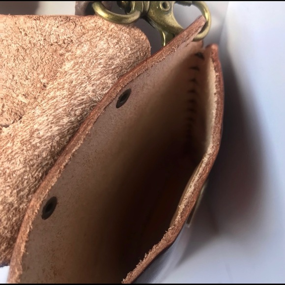 New! USA MADE GENUINE LEATHER HANDMADE HANDCRAFTED FOX CELL Crossbody PHONE BAG - Picture 7 of 8